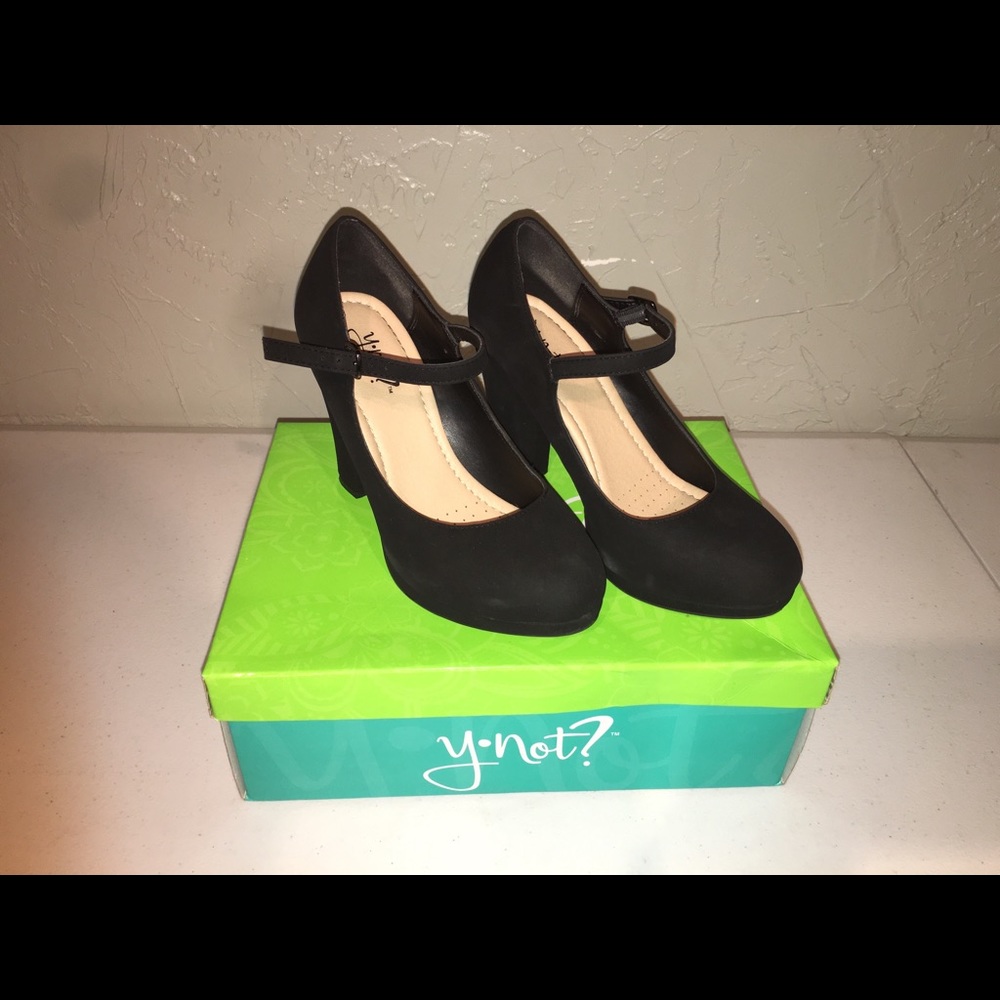 Women’s size 6 heels